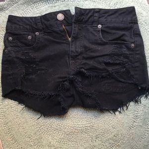 AMERICAN EAGLE OUTFITTERS // Distressed Shorts